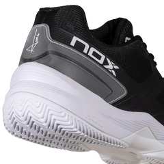 Zapato de Padel Nox AT10 Pro Negro/Blanco